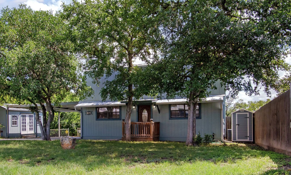 Bandera House | Blessed Bull @ the Creek