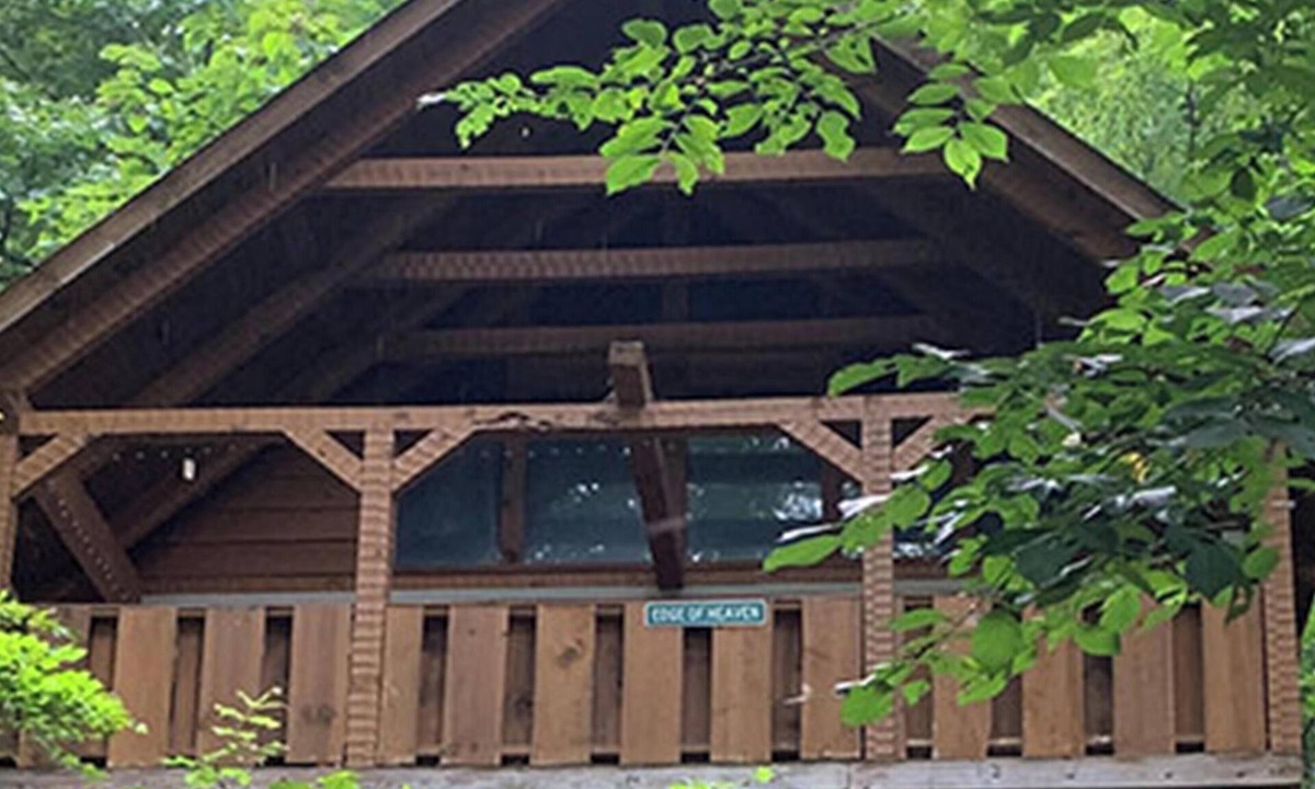 Townsend Cabin | Blessed Nest: Free Attraction Ticket, Hot Tub, Pool Access, & Mountain Views