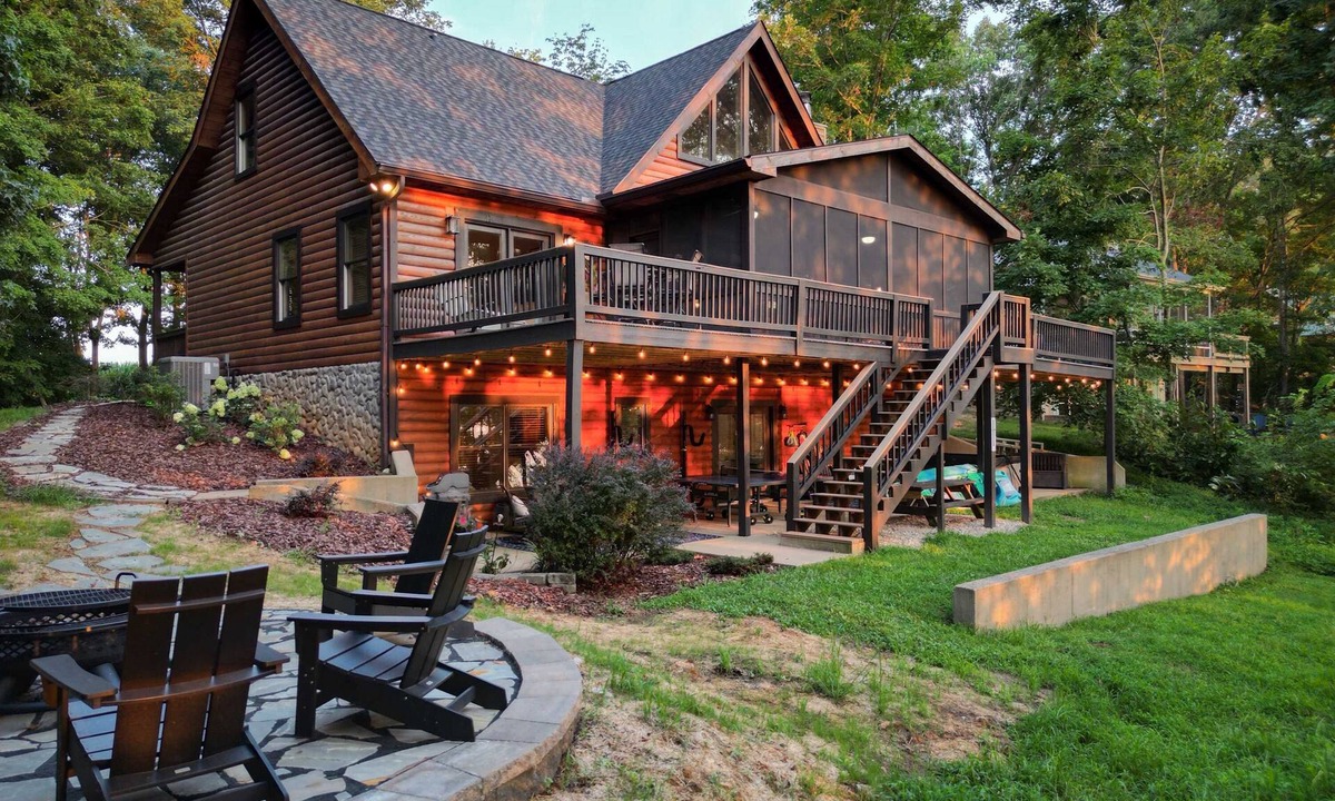 Scottsville Cabin | Blessing by the Lake | Lakeside Cabin|Hot Tub Wifi