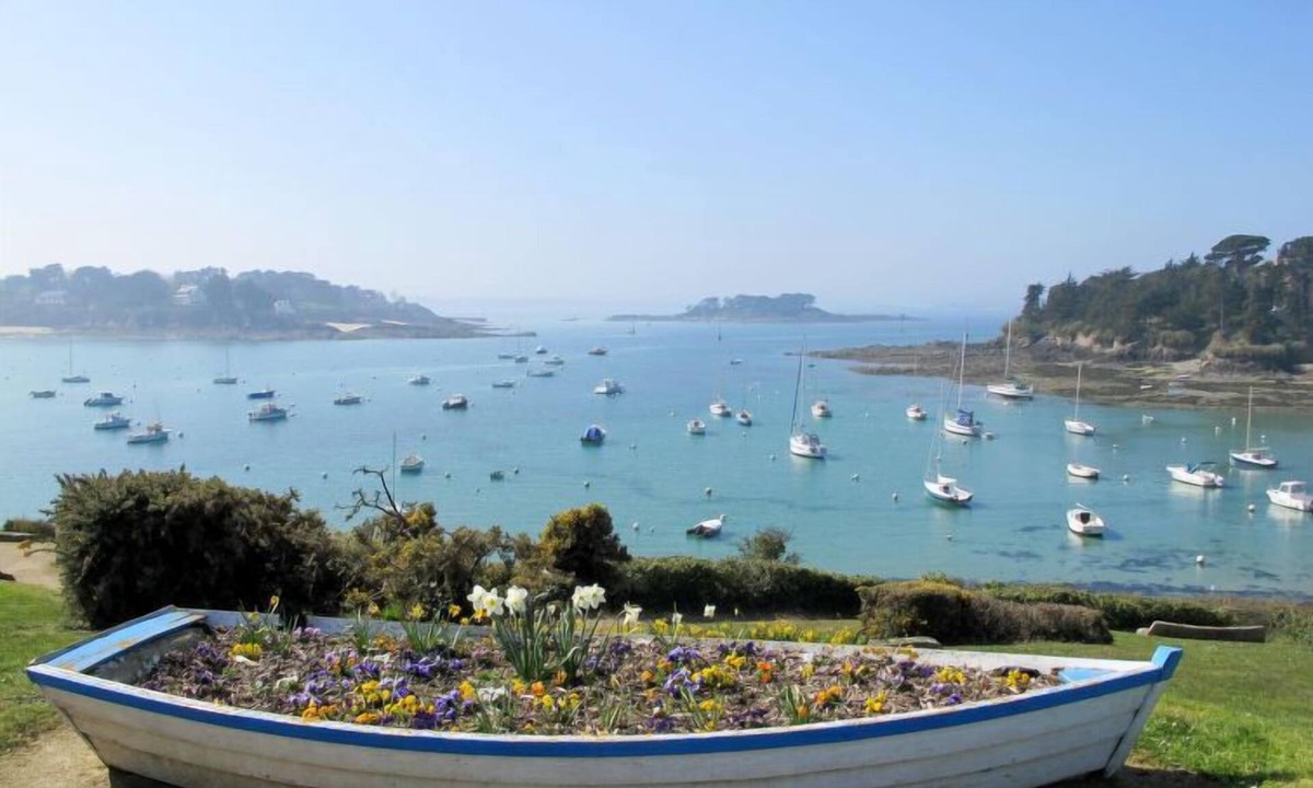 Lancieux Apartment | Bleu Marine by Interhome