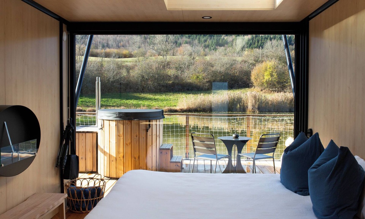 Thezillieu Hotel | Bleu Minuit - La Rive Etoilée