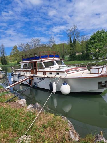 Dieupentale Boat Rental | Bleu soleil