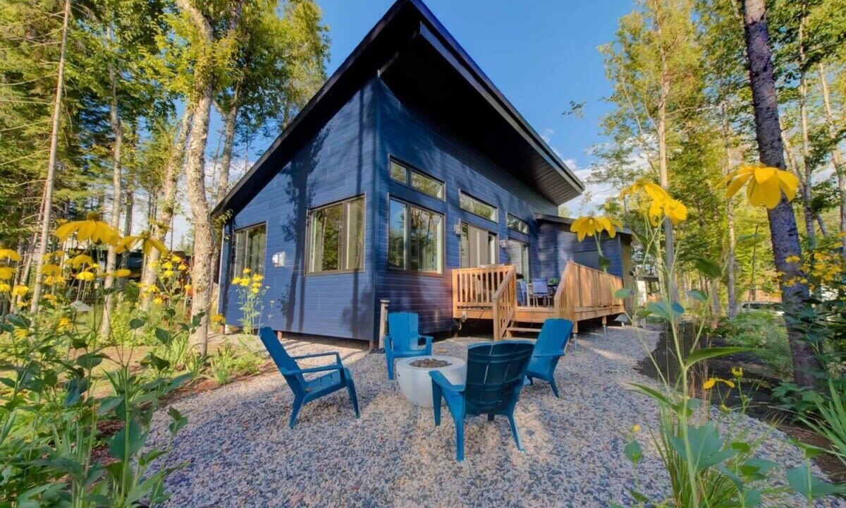 Pont-Rouge Ski Chalet | Bleu Soleil | Nature, Comfort & Pet-Friendly