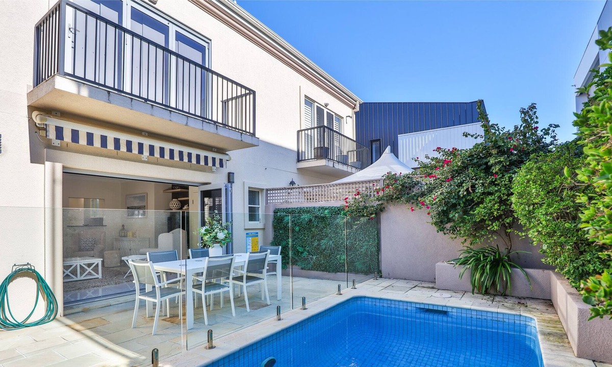 Main Beach Villa | Bliss And Opulence