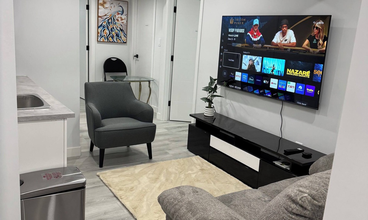 Winnipeg House | Blissful 2 bedroom basement in Winnipeg with Wifi, AC