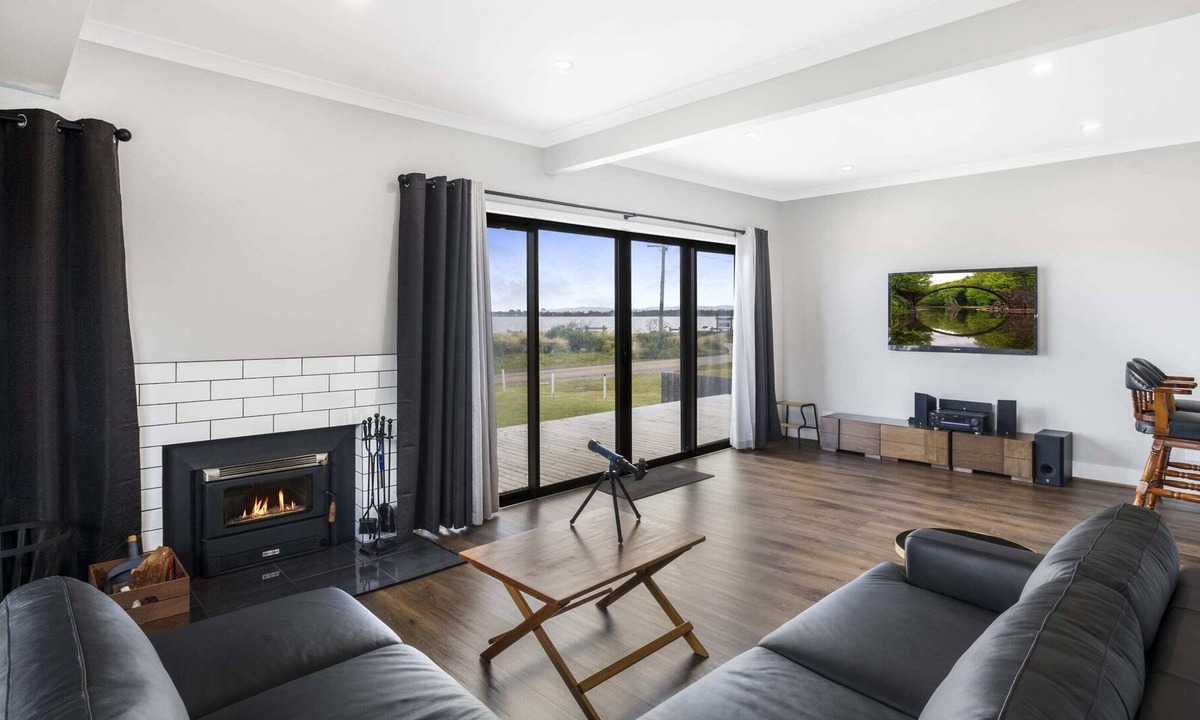 Robertsons Beach House | Blissful 3BR Waterfront Abode