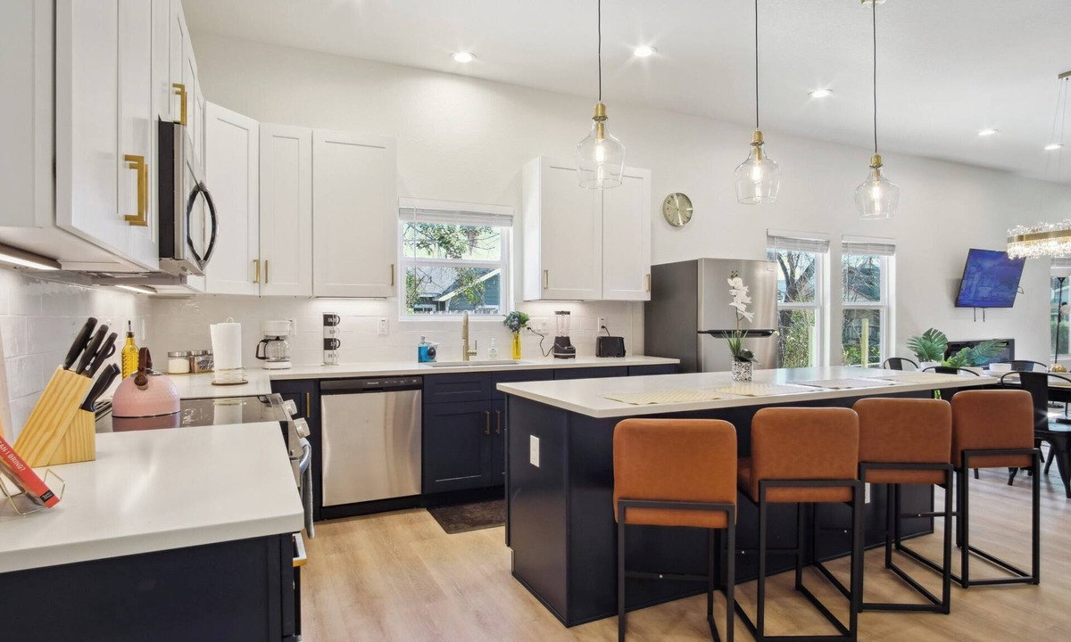 Downtown San Antonio Cottage | Blissful 5br/3ba Haven Near Riverwalk & Downtown!