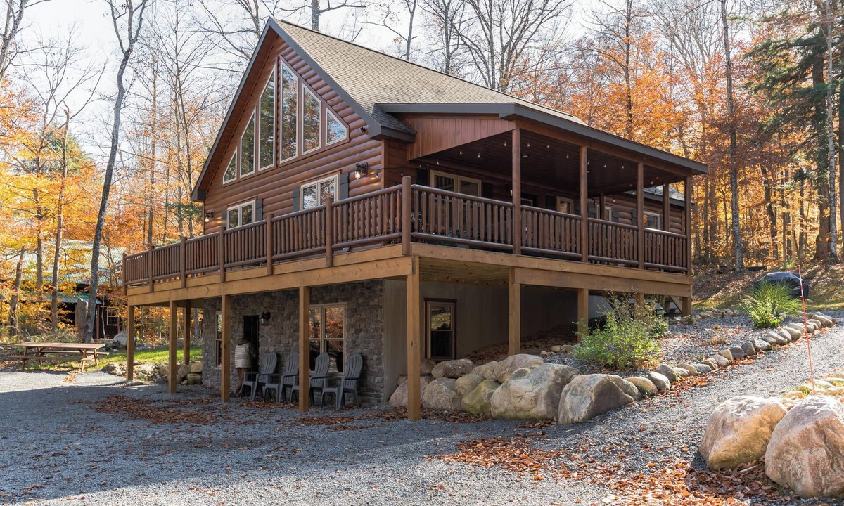 Town of Webb House | Blissful Bear on South Shore Road