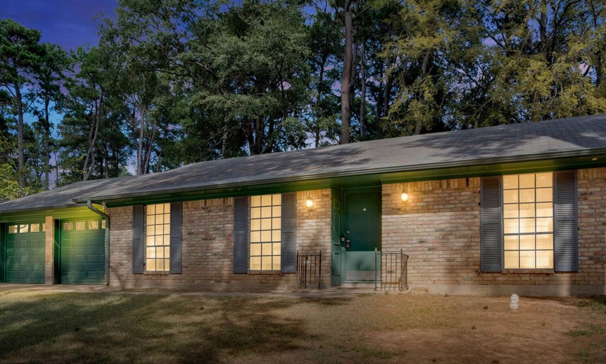 Shreveport House | Blissful, Cozy, Cute, 3-Bedroom Spacious House, Sleeps 8