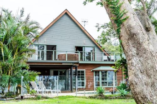 Lake Munmorah House | Blissful Lakefront Pool & Oasis