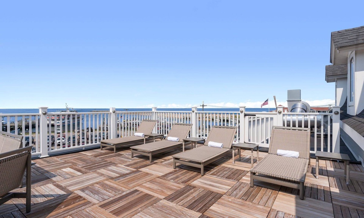 Block Island Hotel | Block Island Bunk House