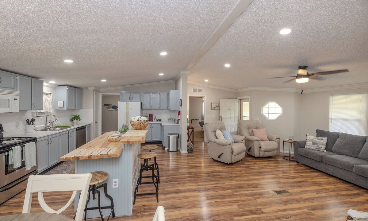Graford House | BLOCK TO WATER with water access, Sleeps 10, close to rocker b,fire pit