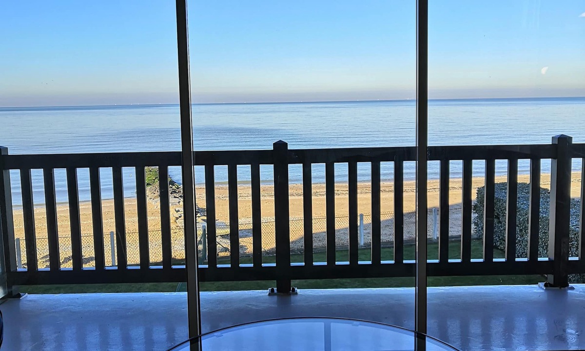 Blonville-sur-Mer Apartment | Blonville beautiful seafront apartment 10 minutes from Deauville