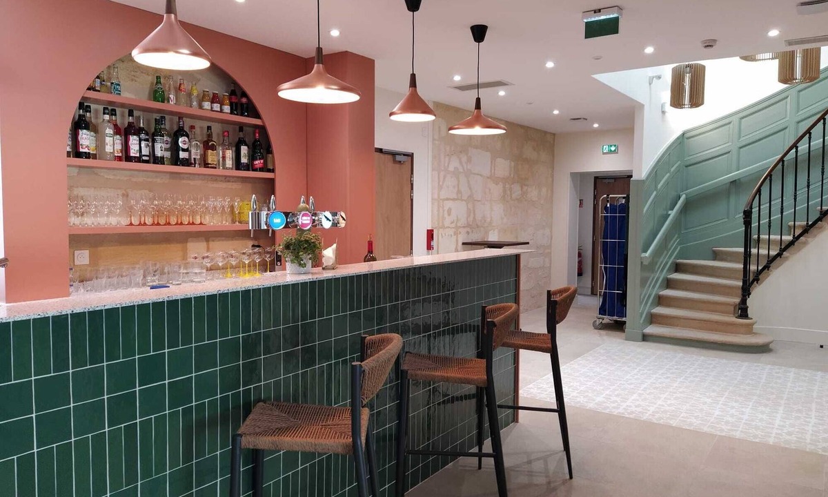 Nansouty-Saint-Genes Hostel | Bloom Hostel Bar & Garden