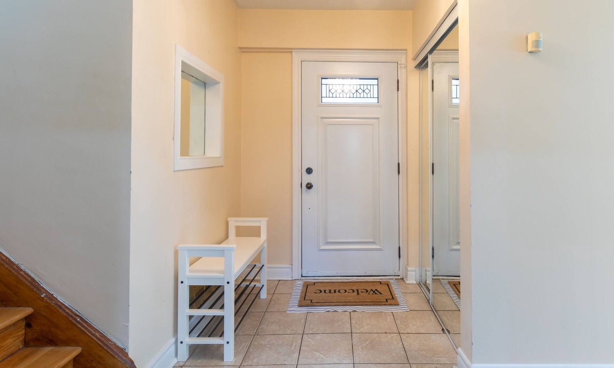 Markland Wood House | Bloor Paradise - 4 bed/2 bath + Parking & Wi-fi