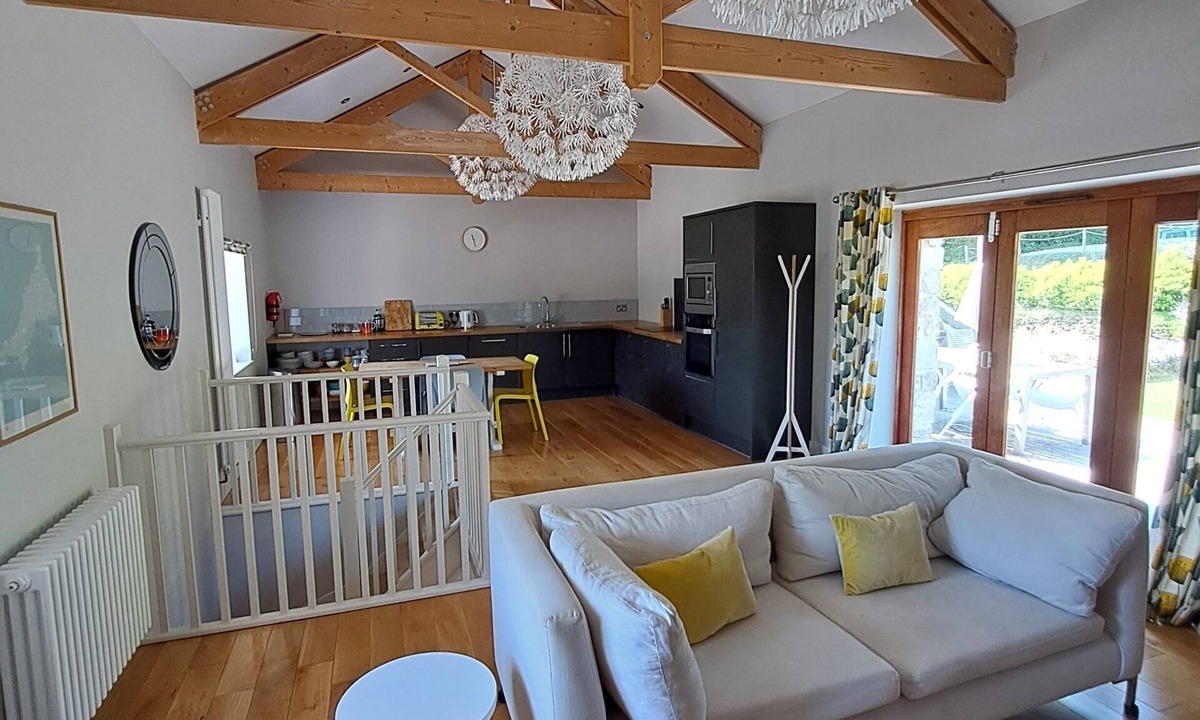 Saint Goran House | Blossom Barn - Beautiful Grade 2 listed barn conversion