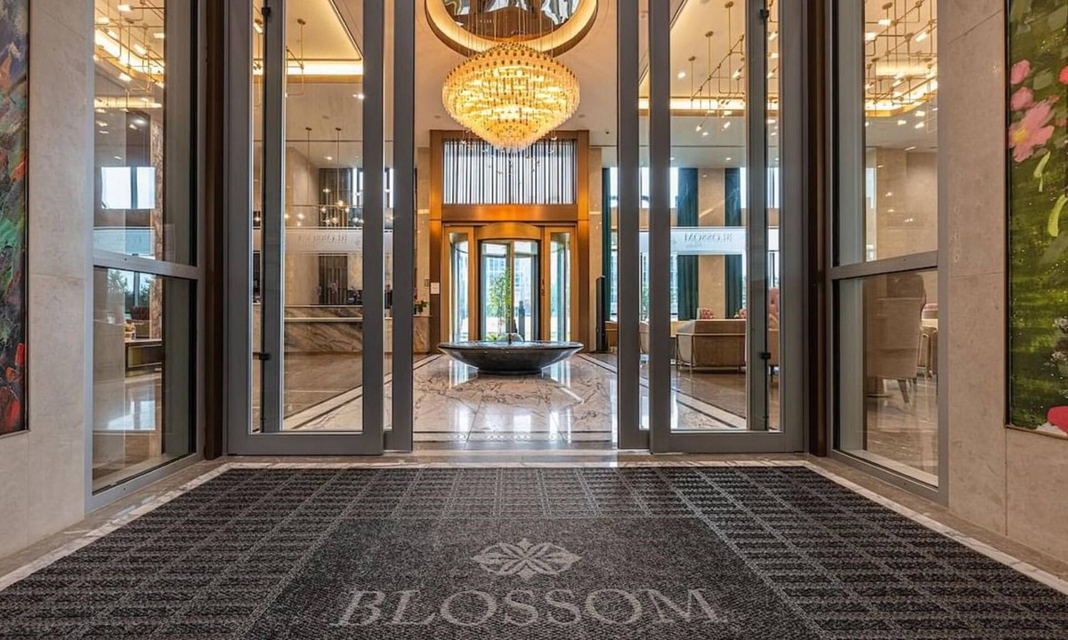 Texas Medical Center Hotel | Blossom Hotel Houston, Curio Collection by Hilton
