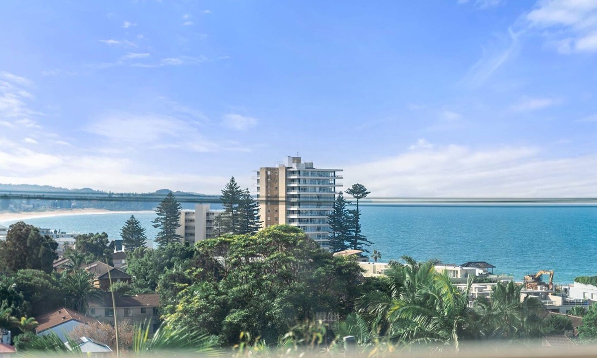 Collaroy Beach House | Blu Ocean Views Collaroy - Sunroom & BBQ