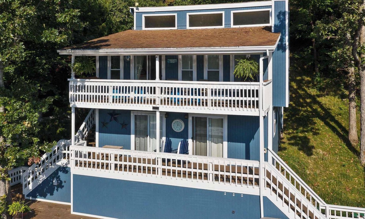 Linn Creek House | Blue Bungalow|3bed|2bth|Lake Views|Dock