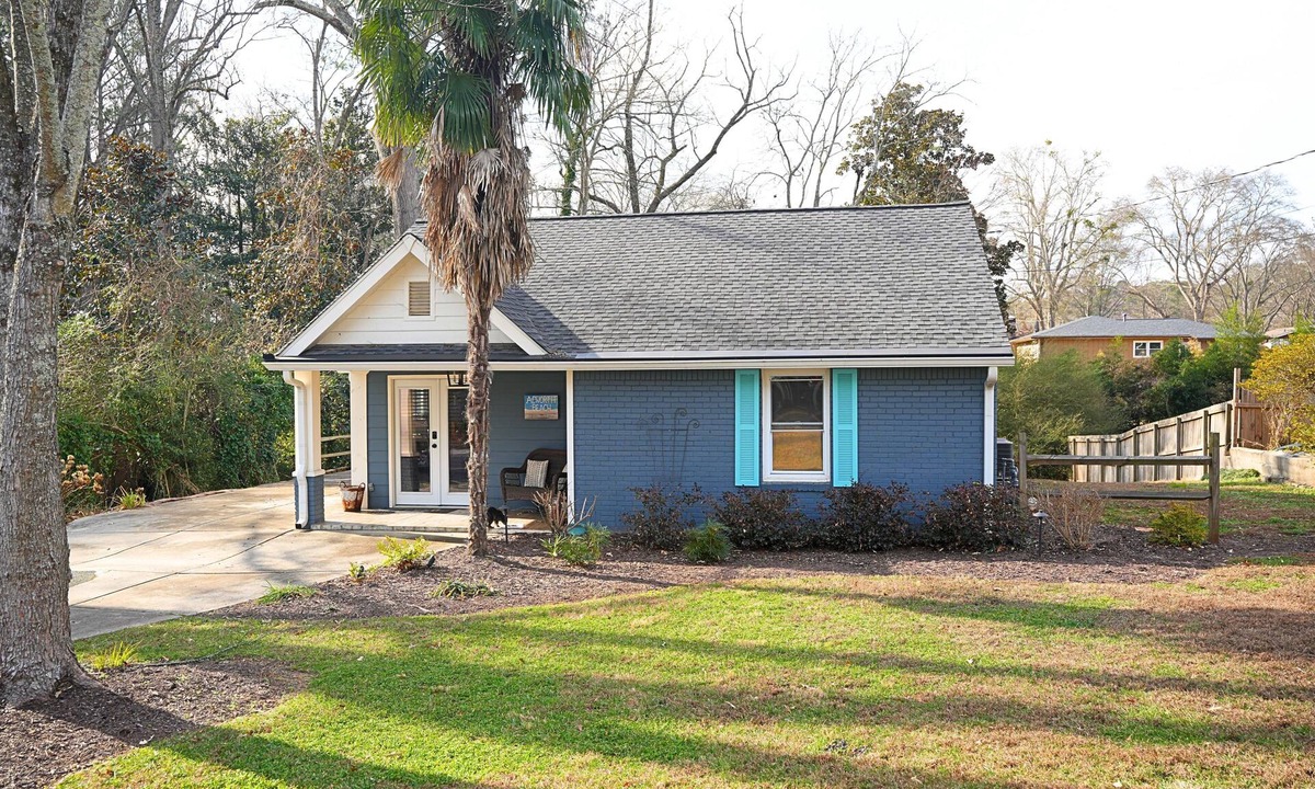Acworth House | Blue Bungalow-Downtown Acworth