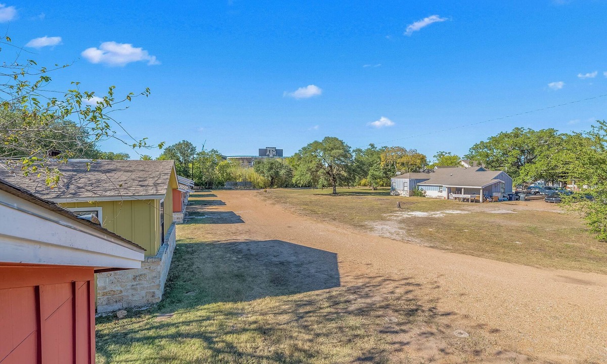 West Park House | Blue Bungalow ~ less than a mile from TAMU