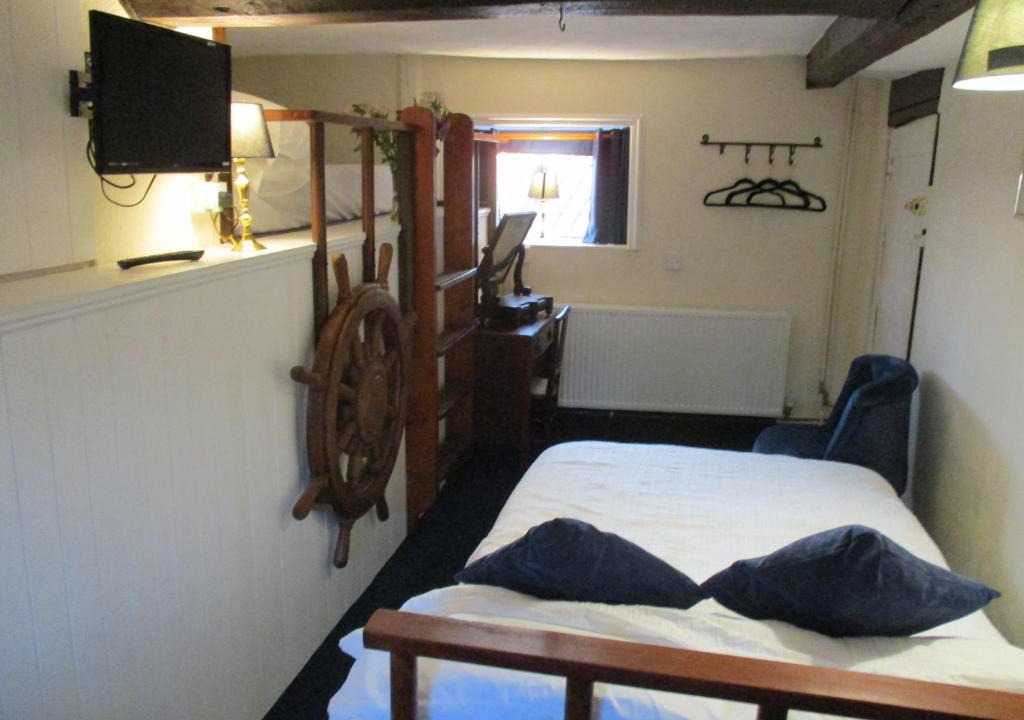 Hopton Apartment | Blue Cabin Bridge Stores