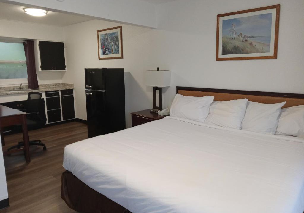 Brookings Hotel | Blue Coast Inn & Suites