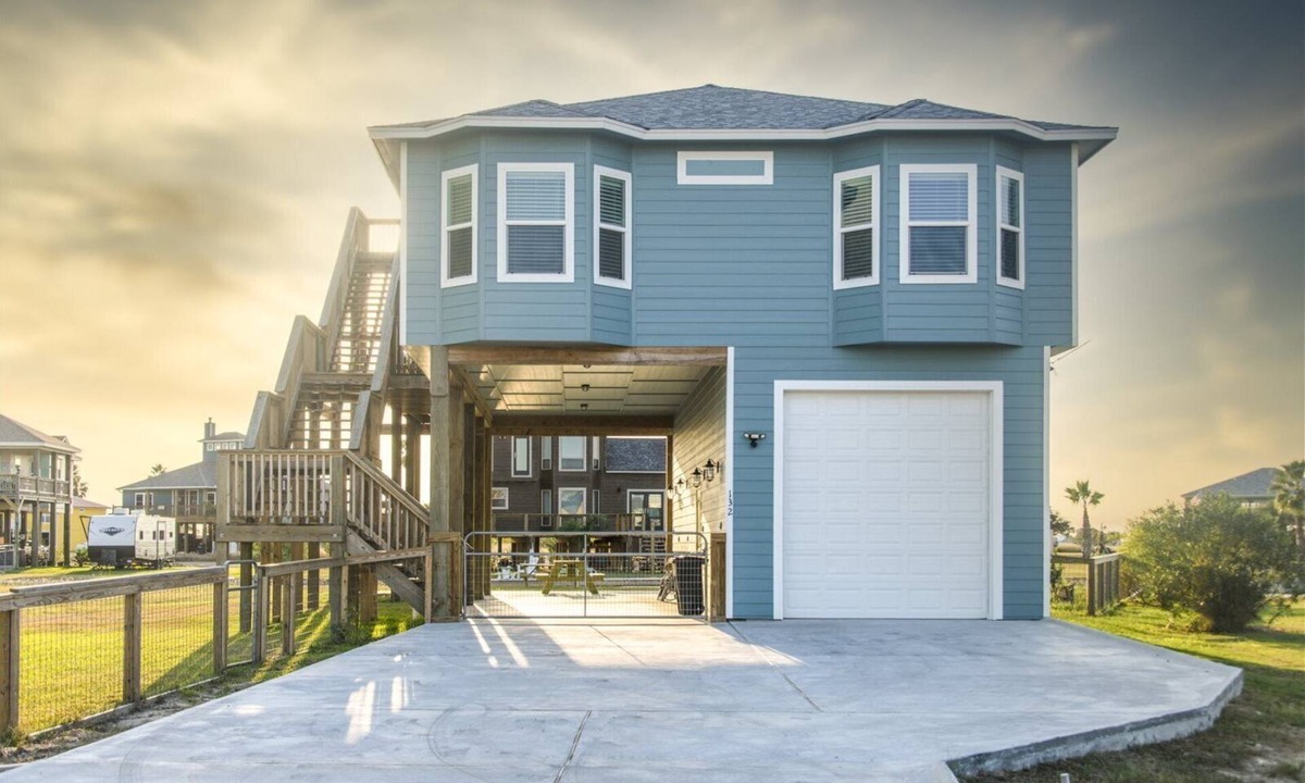 Rockport Cottage | Blue Crab Cove by Miss Kitty’s