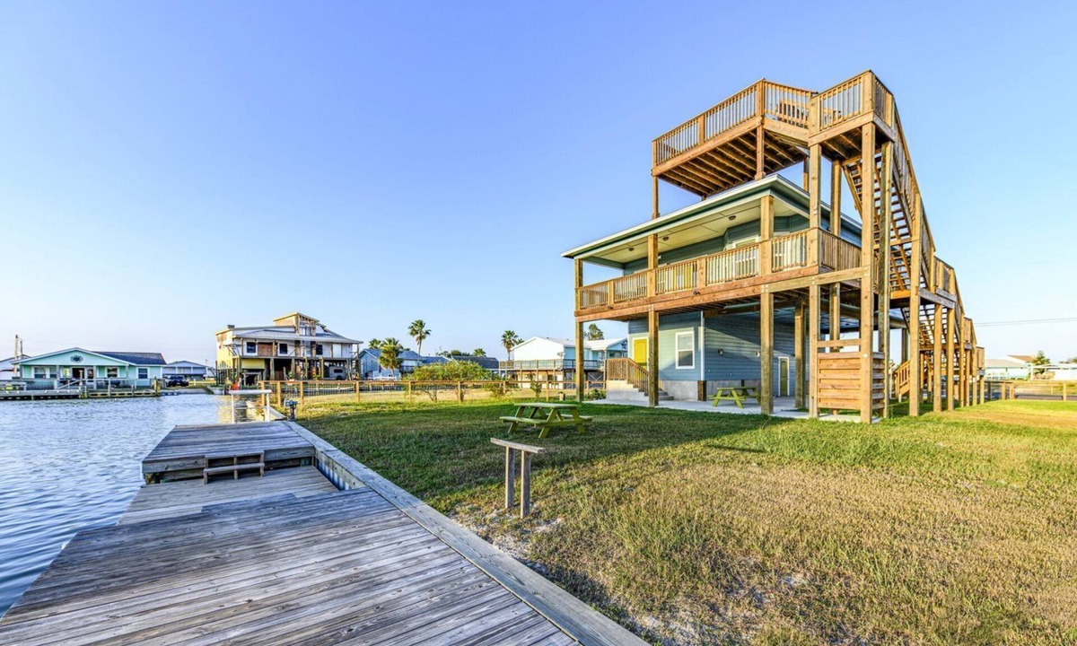 Rockport House | Blue Crab Cove | Rooftop Deck + Kayak Launch