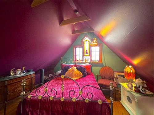 Eureka Springs Historic District House | Blue Crystal Hideaway BnB