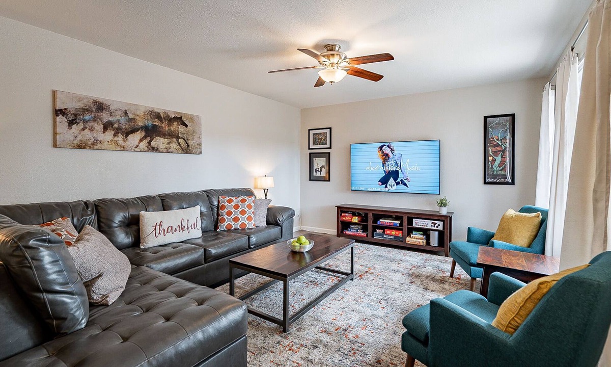 Meyer Park House | Blue Desert Inn~Family Haven near ASU/Airport