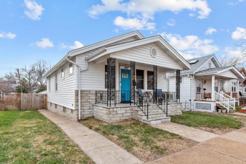 St. Louis House | Blue Door Bungalow | JZ Vacation Rentals