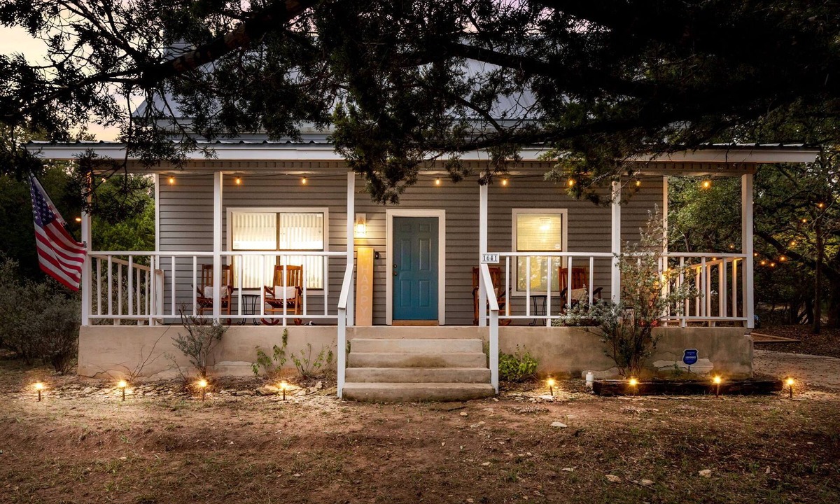 Canyon Lake Cottage | Blue Door Cottage Family Game Room - Family Friendly!