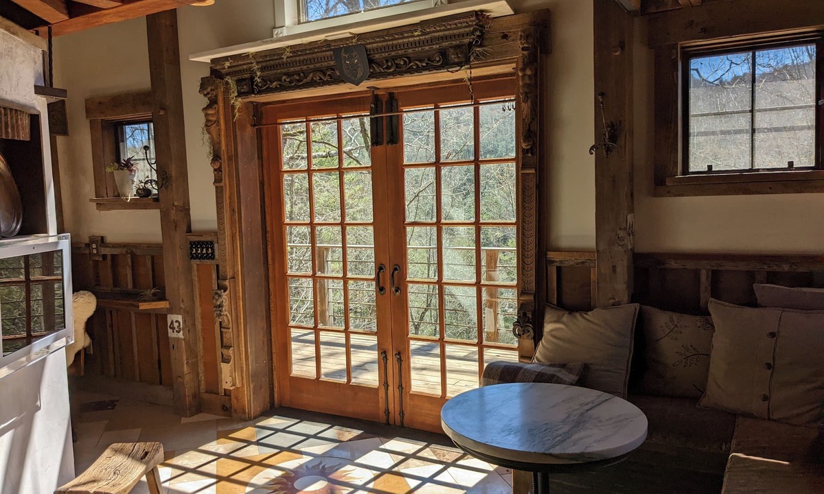 Cullowhee Cabin | BLUE GHOST HOSTnSpring