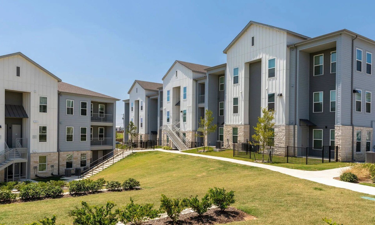Austin Apartment | Blue Goose Apartments by Landing
