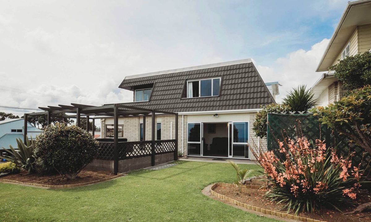 New Plymouth House | Blue Haven on New Plymouth Waterfront