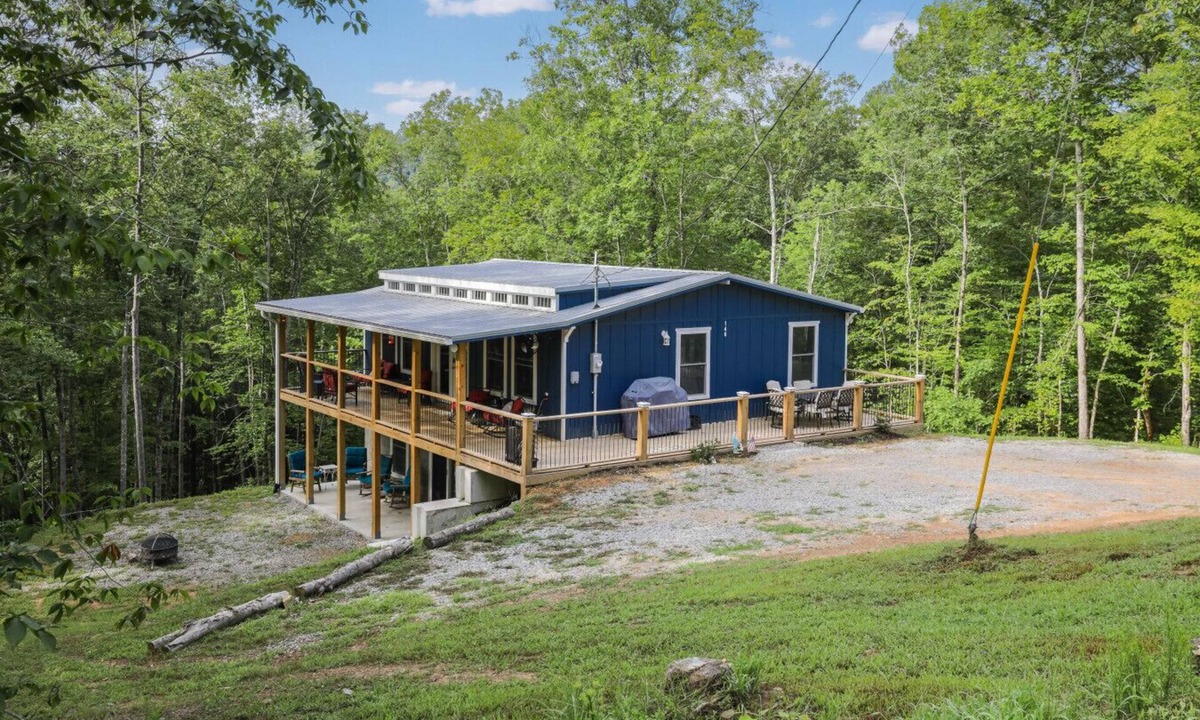 New Tazewell Cabin | Blue Haven | Pet-Friendly Norris Lake Lakefront Retreat | Sleeps 15