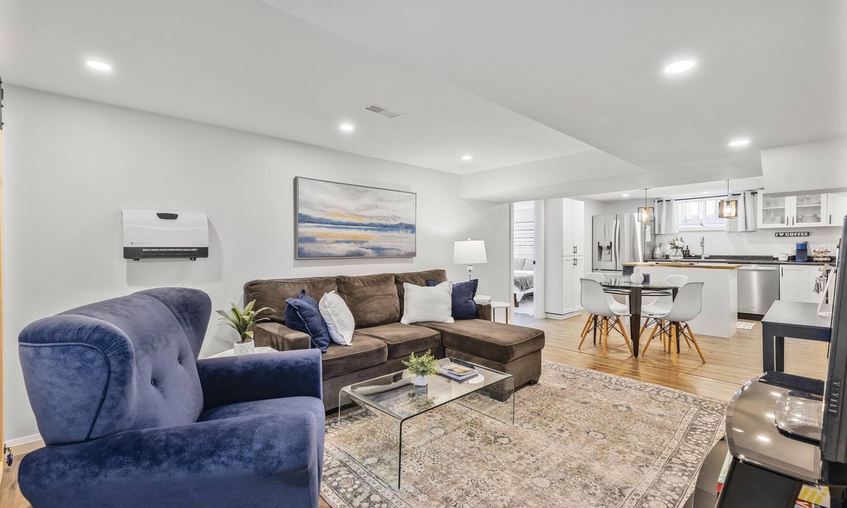 Milton Apartment | Blue Haven Retreat, Downtown Milton's Hidden Gem!