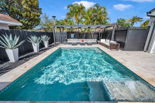 Coral Way House | Blue Heaven Poolside Retreat Brickell Sleeps 13