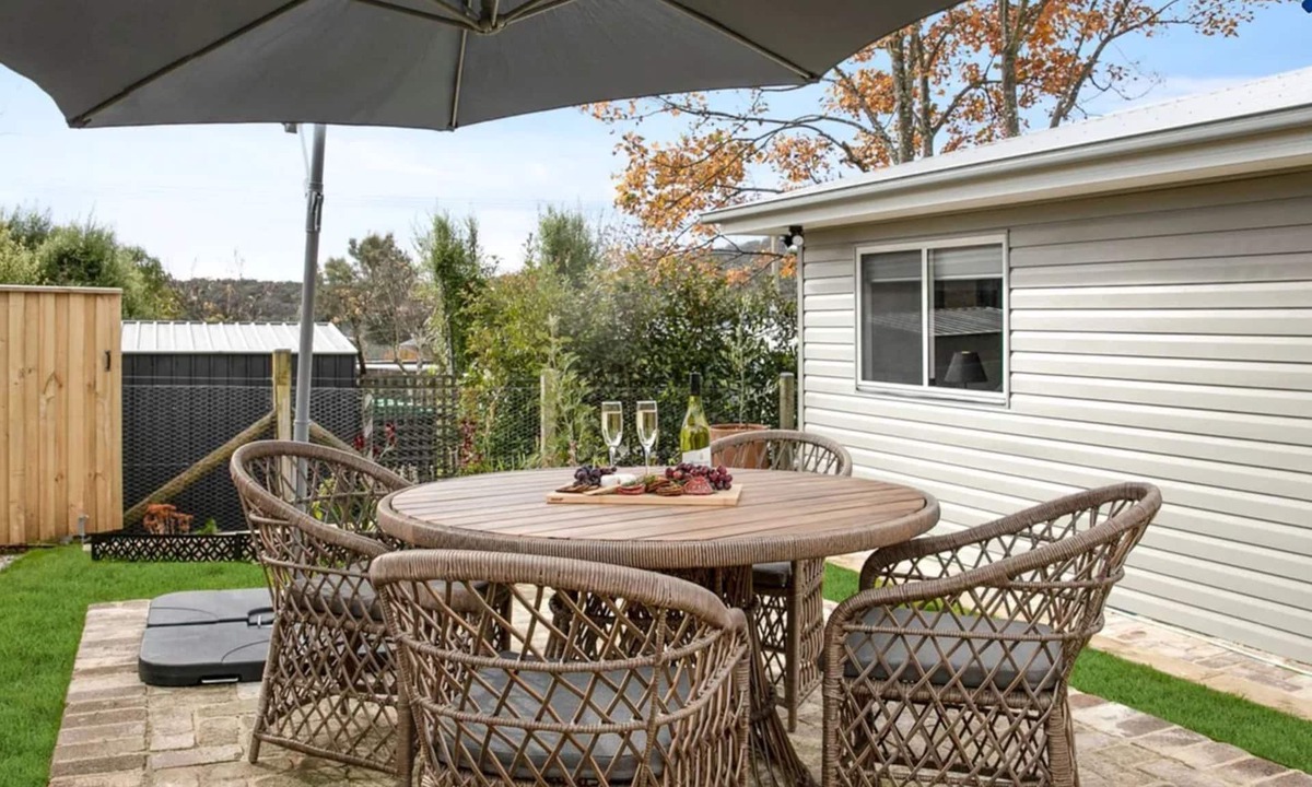 Mittagong Cottage | Blue Hen – A charming and central cottage