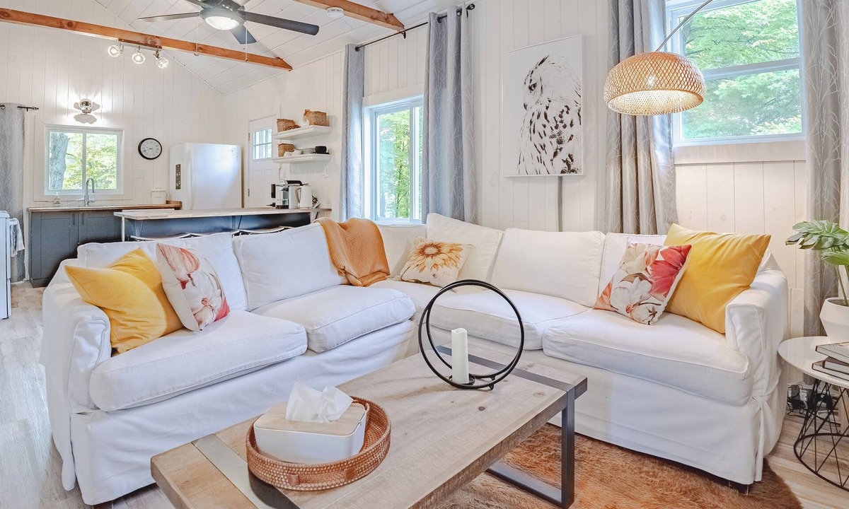 Sharbot Lake Ski Chalet | Blue Heron- Bright 2 Bedroom Cottage