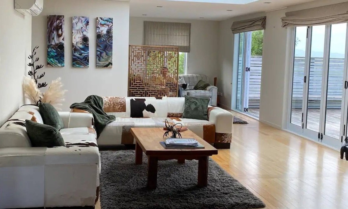 Kaiaua House | Blue Heron on Kaiaua