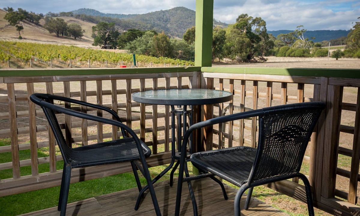 Mount Cole Cabin | Blue House at Mountainside Wines