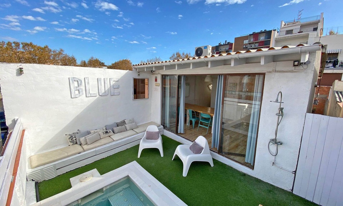 Provencals del Poblenou House | Blue house. House with private pool. Next to the beach