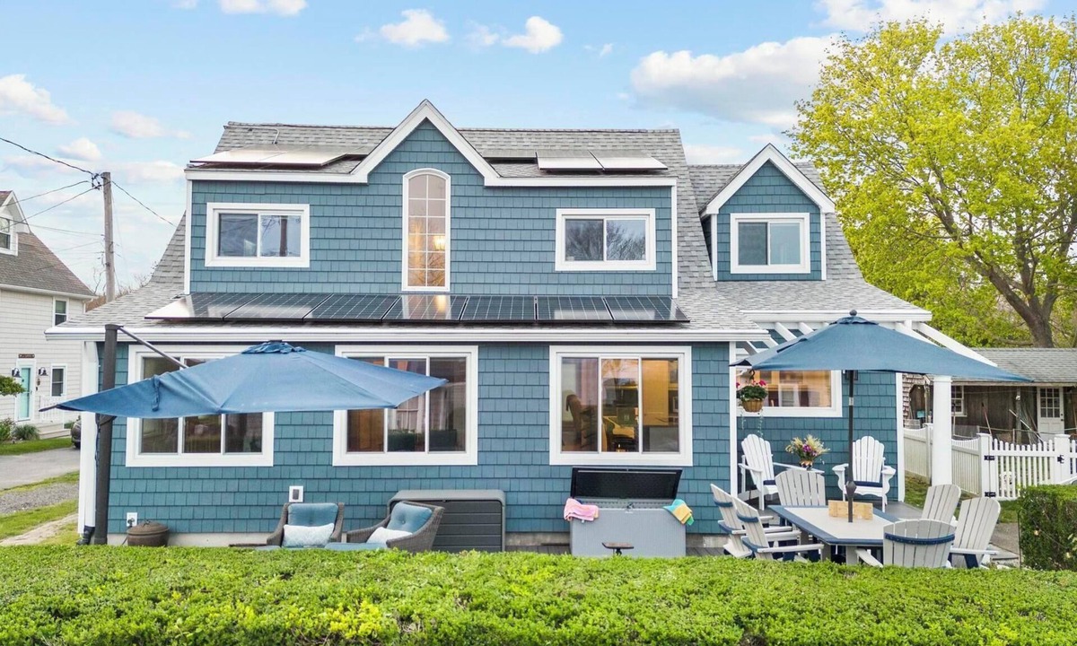 Westbrook Center House | Blue House - Steps from the Beach