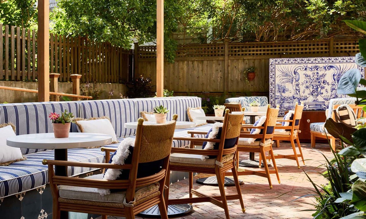 Nantucket Town Hotel | Blue Iris