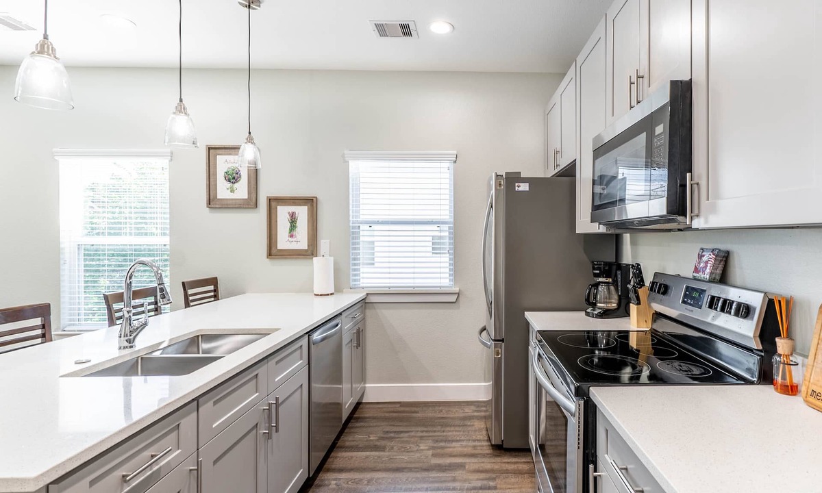 Clear Lake Shores Apartment | Blue Ivory: Kemah Retreat (2B)
