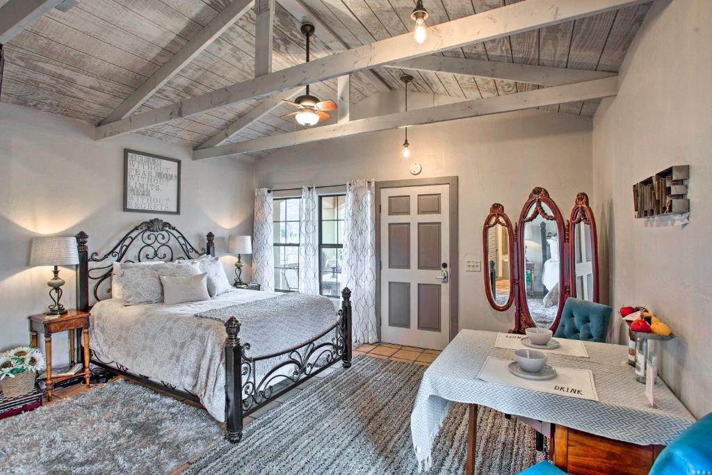 Pittsburg Apartment | Blue Jay Cottage - Pittsburg Studio on Winery!