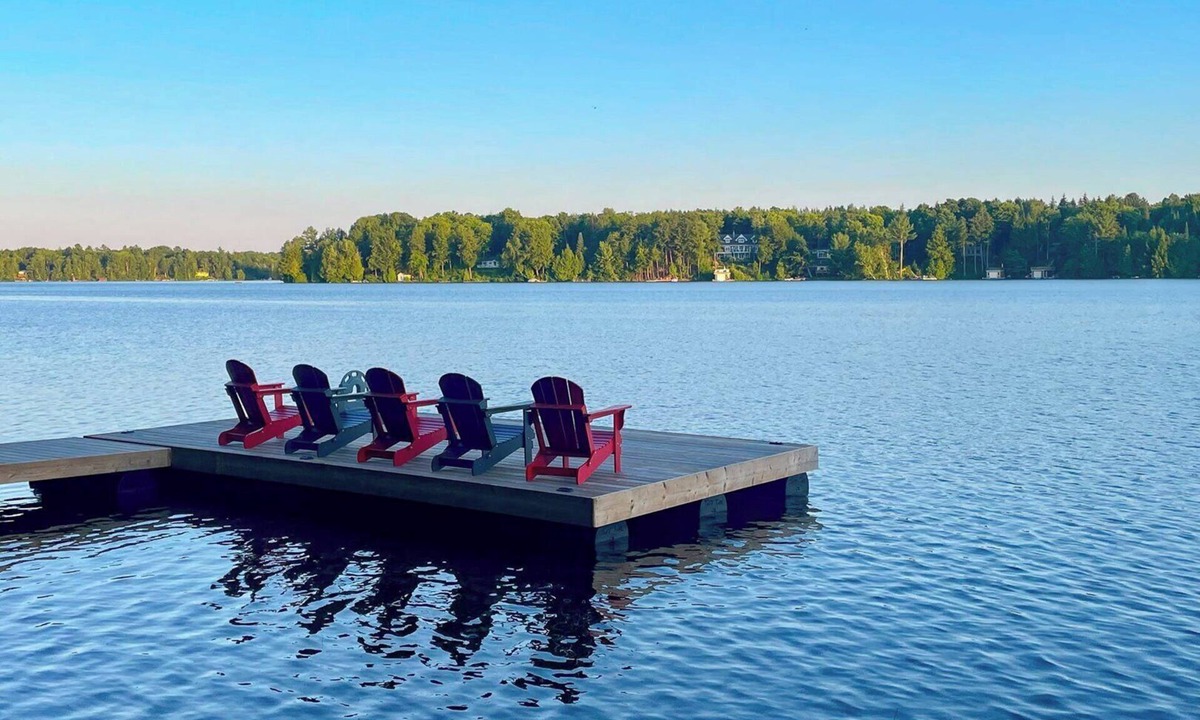 Clear Lake Cottage | Blue Jay Getaway - Four Bedroom Cottage, Sleeps 9