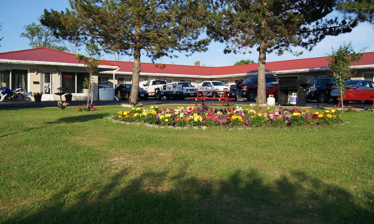 Otonabee-South Monaghan Hotel | Blue Jay Motel